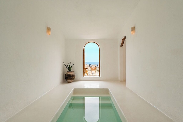 Nest Master Suite Ocean View with Plunge | Private pool