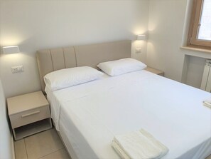 1 bedroom, iron/ironing board, travel crib, WiFi