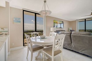 Condo (18120 San Carlos Blvd PH2) | Exterior