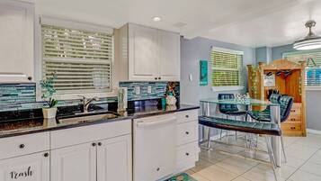 公寓客房 (189 Dakota Ave-Turtle Cove) | 私人廚房