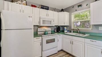 公寓客房 (189 Dakota Ave-Palm Paradise) | 私人廚房