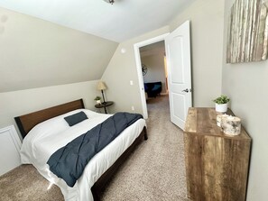 5 bedrooms, desk, iron/ironing board, free WiFi