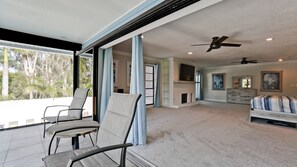 6 Schlafzimmer, Zimmersafe, Bügeleisen/Bügelbrett, WLAN