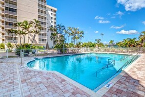 Condo (Beach & Tennis 1604) | Pool