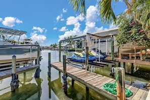 House (220 Albatross St) | Property grounds