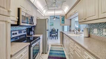 House (220 Albatross St) | Private kitchen