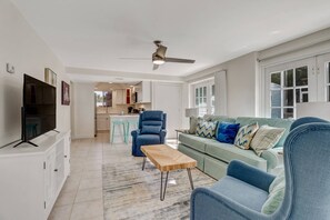 Condo (4811 Gary Rd-C) | Living room