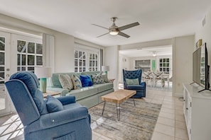 Condo (4811 Gary Rd-C) | Living room