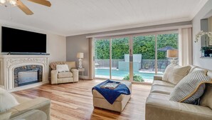 Unclassified image, 5 of 24, button - 27031 Flossmoor Dr (Bonita Springs)