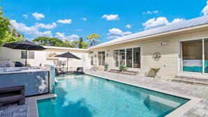 Unclassified image, 4 of 24, button - 27031 Flossmoor Dr (Bonita Springs)