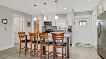 Villa (4836/4838 Esplanade St B-Pool) | Private kitchen