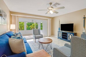 คอนโด (4811 Gary Rd-D) | ห้องนั่งเล่น