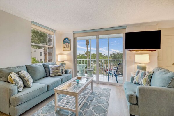 Condo (Beach & Tennis 2304) | Living room