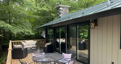 Pet Friendly Ski House with Hot Tub