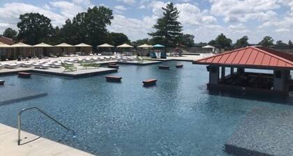 Lake Ozark Condo- Come stay & play!