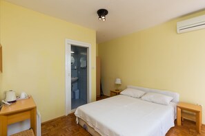 1 bedroom, Internet, bed sheets - Beautiful Nest Rooms - Double Room with Balcony and Sea View (Br. 1) (Dubrovnik)