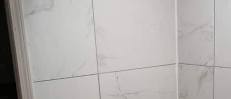 Standard Single Room | Bathroom | Shower, soap, shampoo, toilet paper