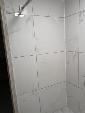 Standard Single Room | Bathroom - Peachtree Inn & suites (Doraville)