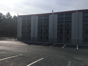 Exterior - Peachtree Inn & suites (Doraville)