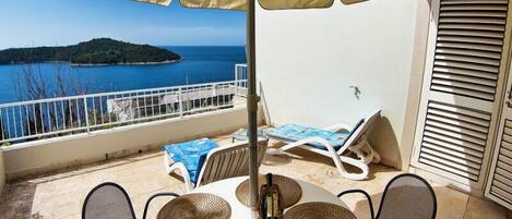 屋外ダイニングエリア