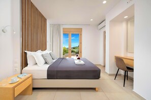 5 多间卧室、客房内保险箱、办公桌、熨斗/熨衣板