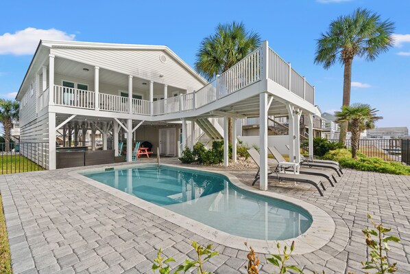 Outdoor pool - Tipsy Turtle-Pet, 4BR Luxury Channel House-Pool (North Myrtle Beach)
