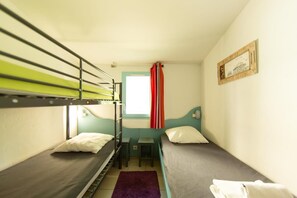 2 bedrooms, iron/ironing board, bed sheets - Maisonnette St Brice 44 for 5 persons (Arès)