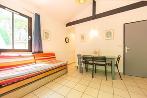 Interior - Maisonnette St Brice 44 for 5 persons (Arès)