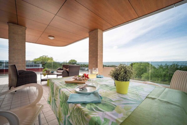 Outdoor dining