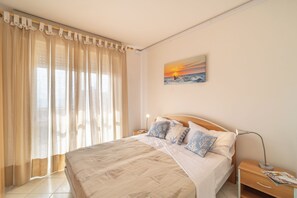 2 bedrooms, travel cot