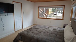 3 bedrooms, WiFi, bed sheets - Mt. Pinos adjacent Mountain Cabin (Frazier Park)