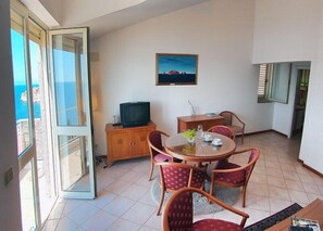 Dining - Sipa Apartments - Premium Two Bedroom Apartment with Balcony and Sea View (Dubrovnik)
