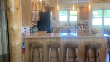 雪櫃、微波爐、焗爐、爐具