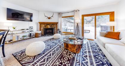 Open and inviting, two-story condo with full kitchen, patio, and wildlife views