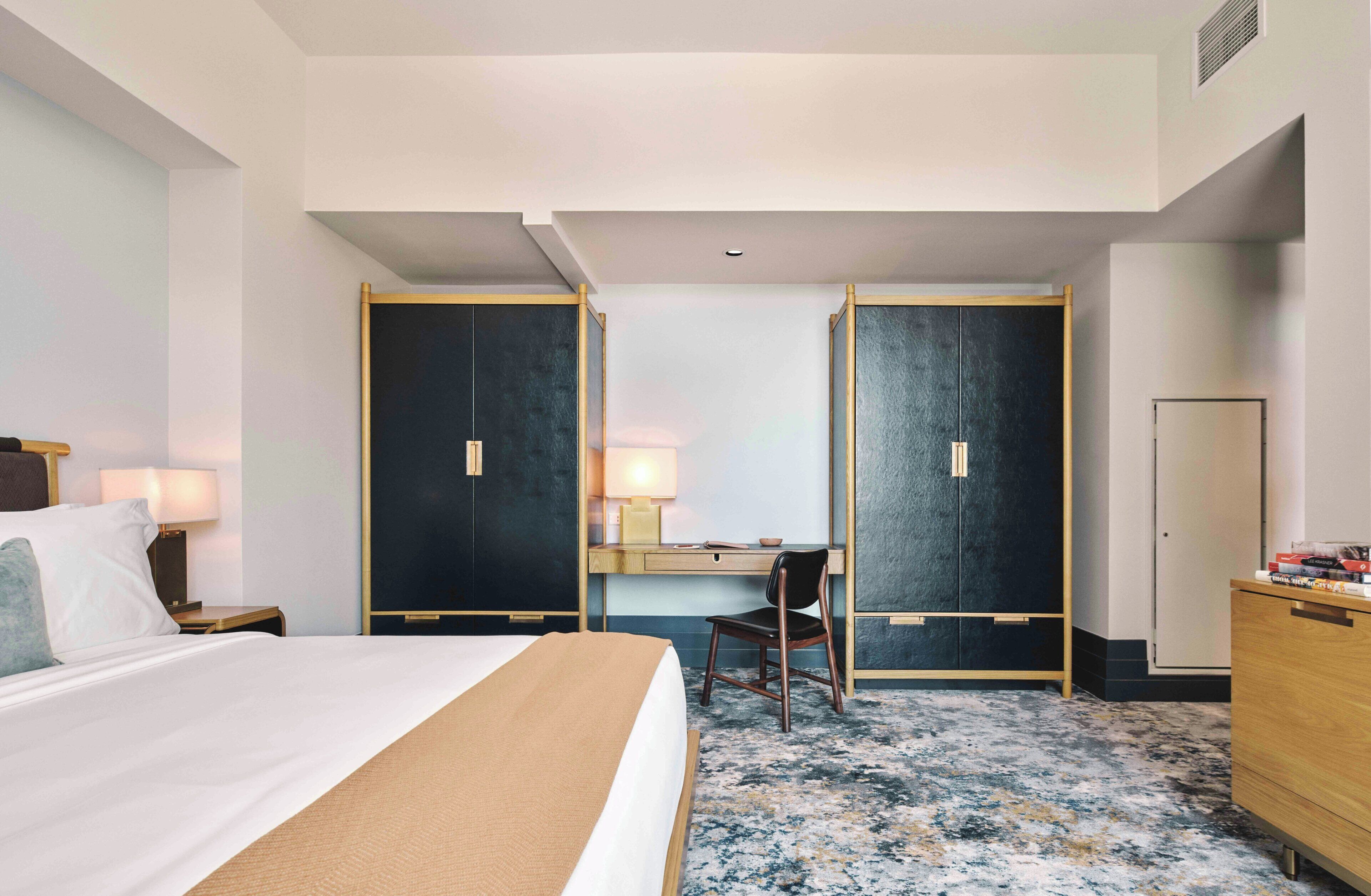 Ropa de cama de alta calidad, minibar, caja fuerte