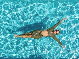 Útilaug, sólstólar