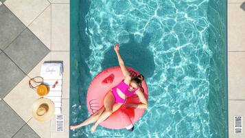 Outdoor pool, sun loungers