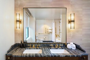 Premium bedding, minibar, in-room safe, individually decorated - Clayton Hotel & Members Club - Cherry Creek, Denver (Denver)