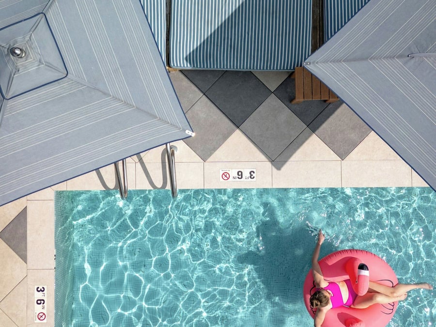 Outdoor pool, sun loungers