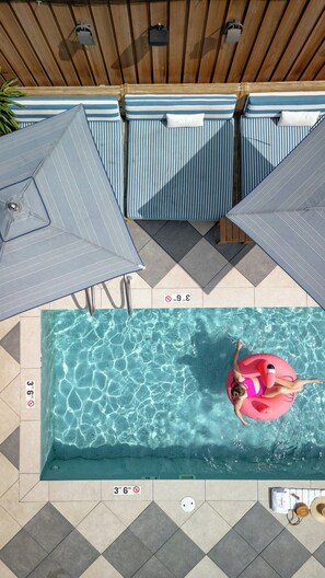 Outdoor pool, sun loungers - Clayton Hotel & Members Club - Cherry Creek, Denver (Denver)