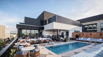 Outdoor pool, pool loungers
