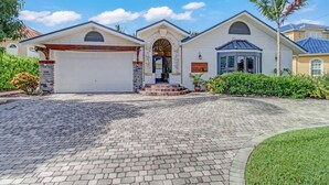 Casa (1034 Dolphin Dr) | Esterni