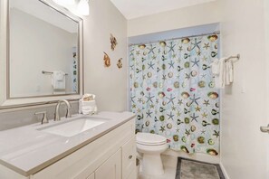 Bathroom - 124 SE 28th Ter (Cape Coral)