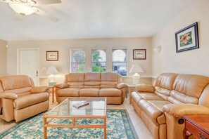 House (143 SE 19th LN) | Living room