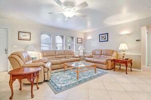 House (143 SE 19th LN) | Living room | TV, DVD player