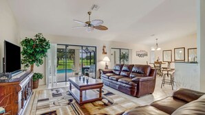 Hus (1519 NW 31st  Ave) | Stue