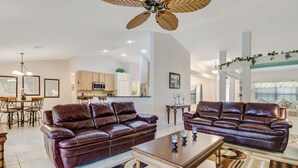 Hus (1519 NW 31st  Ave) | Stue