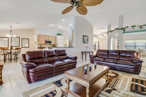 House (1519 NW 31st  Ave) | Living room | TV