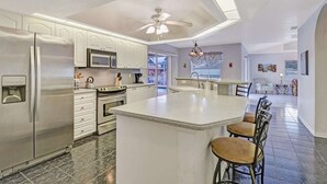 Unclassified image, 5 of 25, button - 1520 SW 43rd St (Cape Coral)