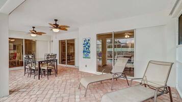 House (1520 SW 43rd St) | Living room | TV